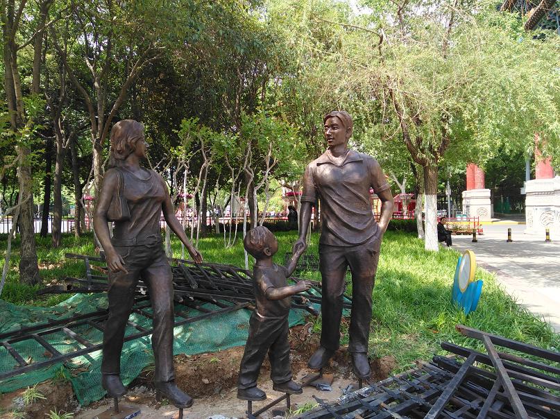 承制济南英雄山广场 园林雕塑（铸铜）