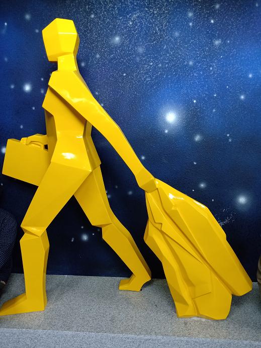 烟台大悦城（火车站北马路店）玻璃钢雕塑