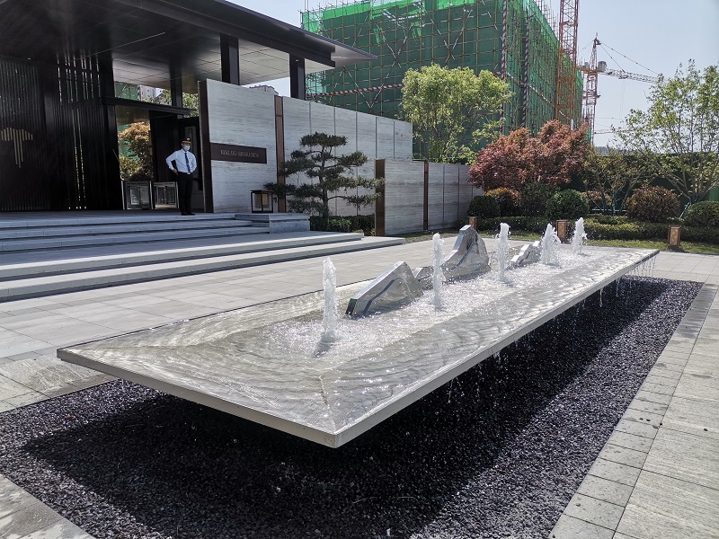 烟台万光山海城  不锈钢雕塑 假山叠水